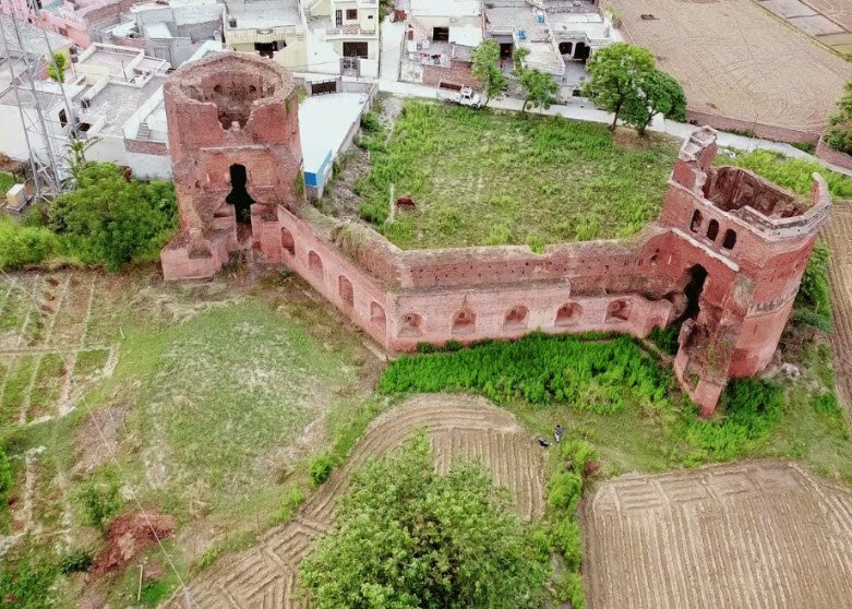 Bajwara Fort, Hoshiarpur, Punjab - Vushii.com